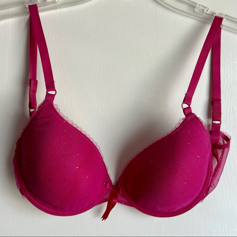 Elle MacPherson bra 32DD